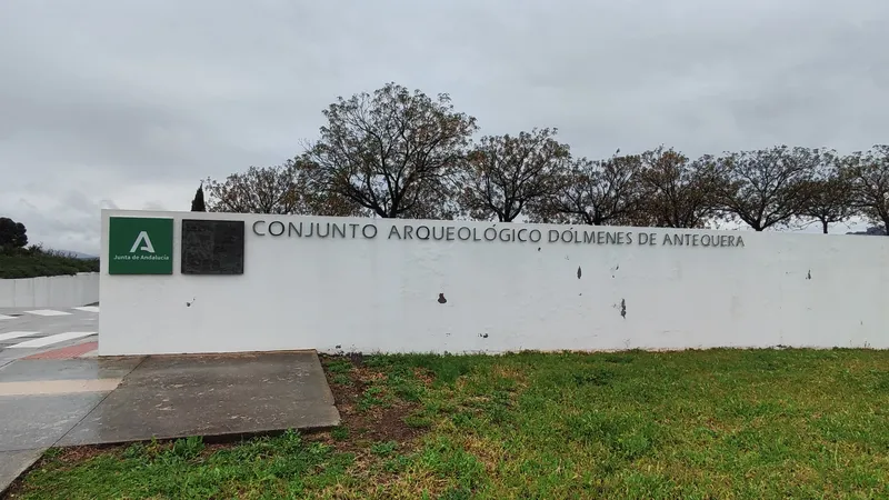 CONJUNTO ARQUEOLÓGICO DE LOS DÓLMENES DE ANTEQUERA
