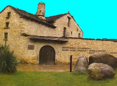 MUSEO ÁNGEL ORENSANZ Y ARTES DE SERRABLO