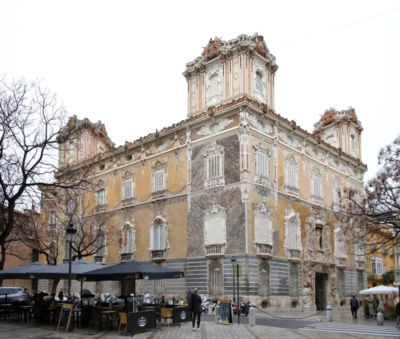 MUSEO NACIONAL DE CERÁMICA Y ARTES SUNTUARIAS "GONZÁLEZ MARTÍ"
